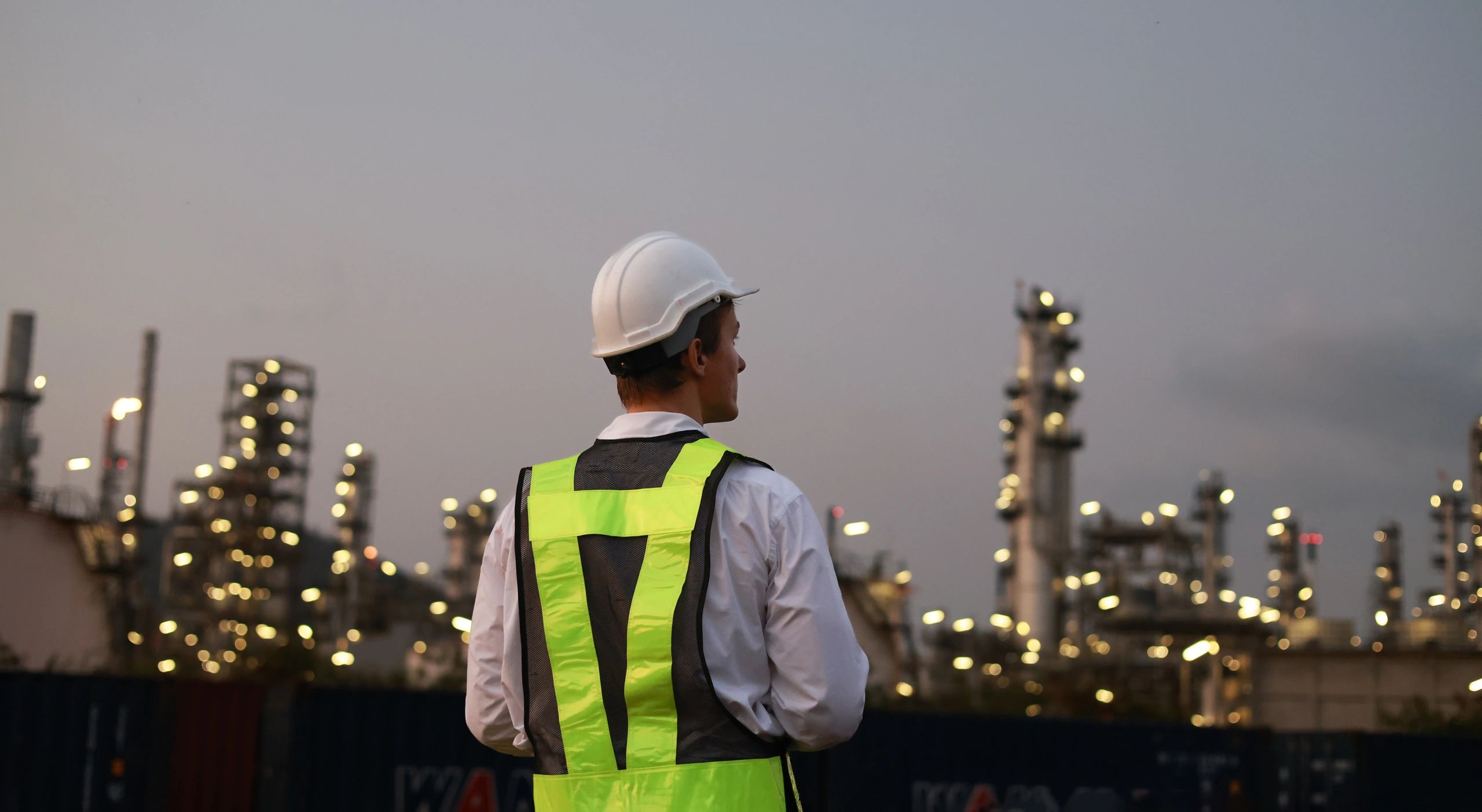 oil gas refinery control room